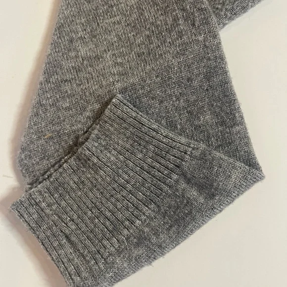 Women's Gray Crewneck Sweater with White Floral Embroidery - Picture 5 of 11